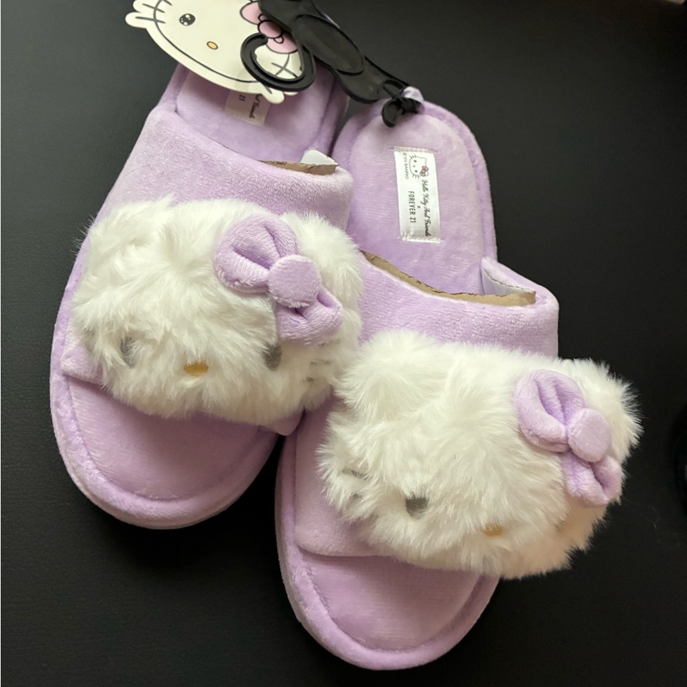 Adult Hello Kitty and Friends x Forever 21 plush house slippers Size Medium 7/8